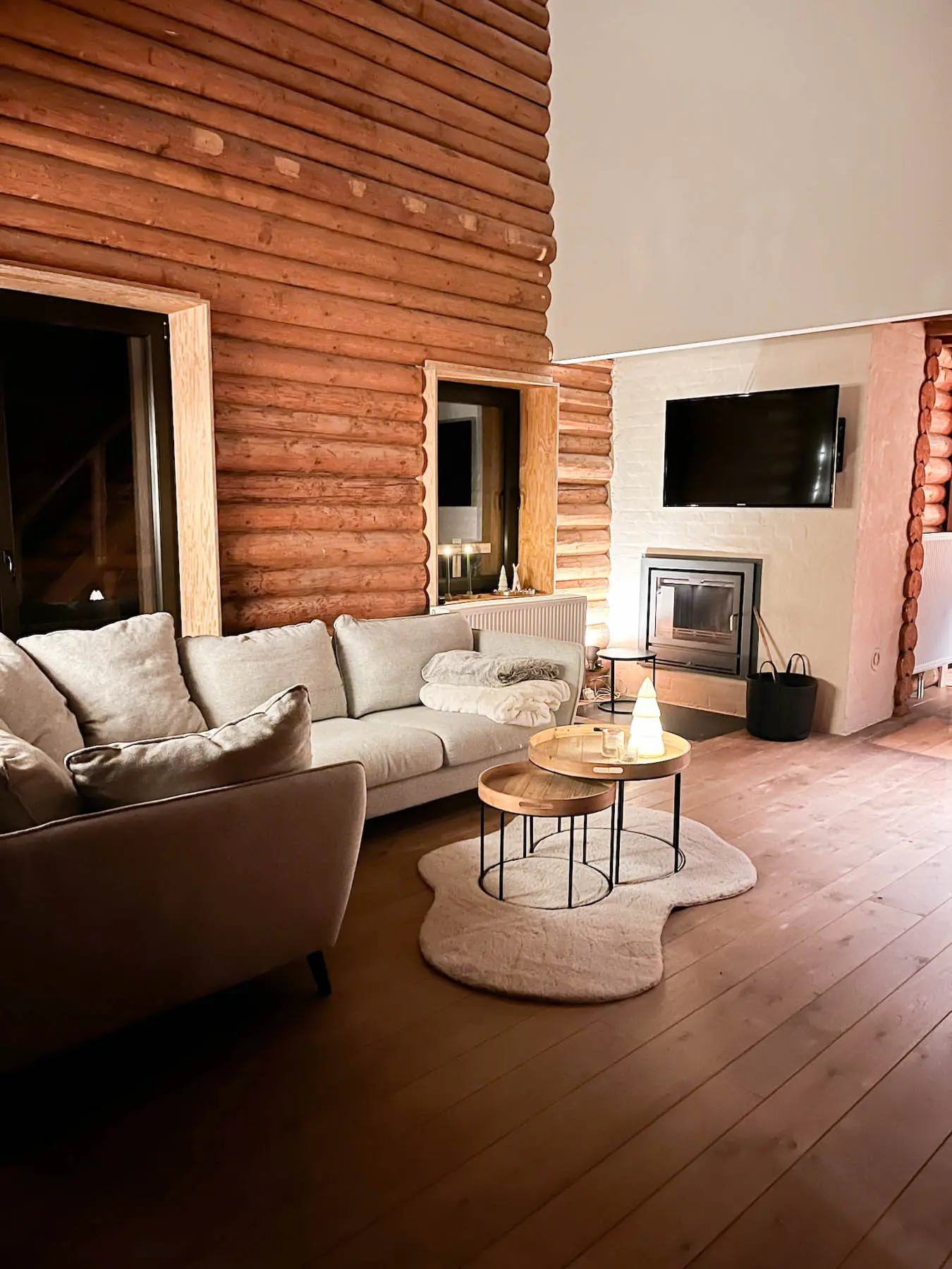 Woonkamer in vakantiehuis voor gezinnen en groepen in de Ardennen, bij Lieurneux. De vakantiewoning wordt verhuurd door En Routes.