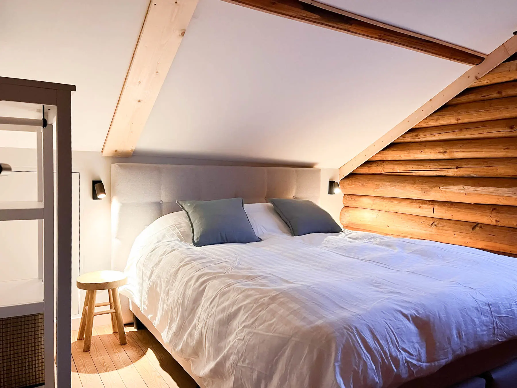 Slaapkamer voor twee personen bij En Routes vakantiewoning verhuur in de Ardennen, Lierneux